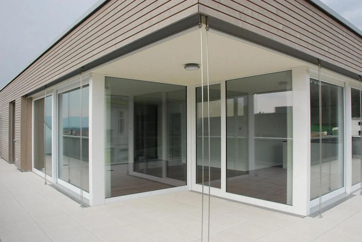 Moderne Attikawohnung mit grosser Terrasse - Foto 2 von 8