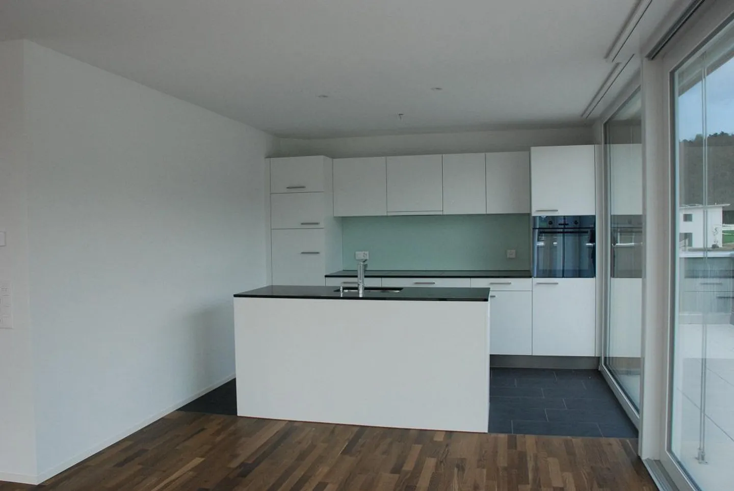 Moderne Attikawohnung mit grosser Terrasse - Foto 3 von 8
