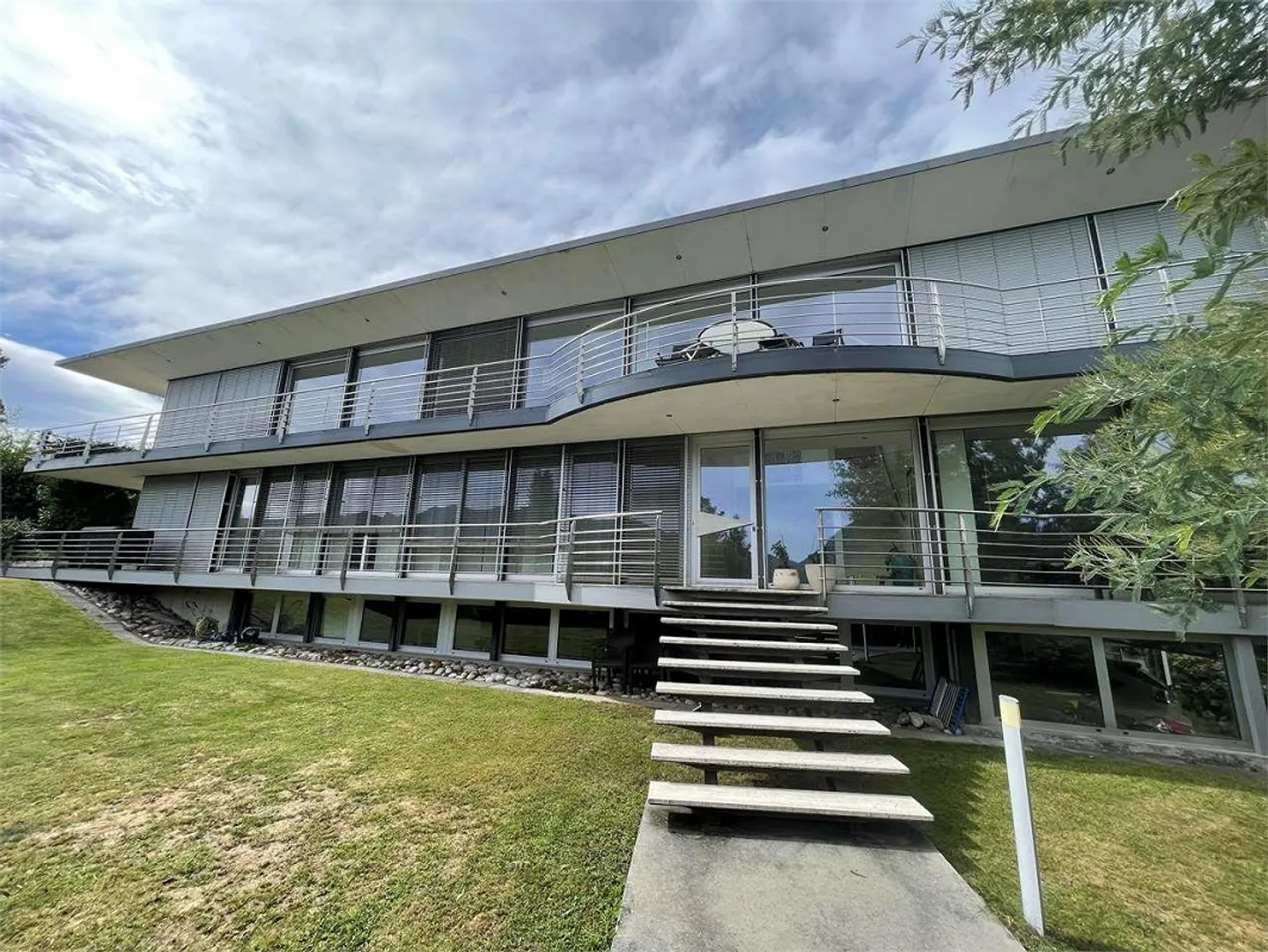 Villa in Lugano with magnificent lake view - Photo 2 of 13