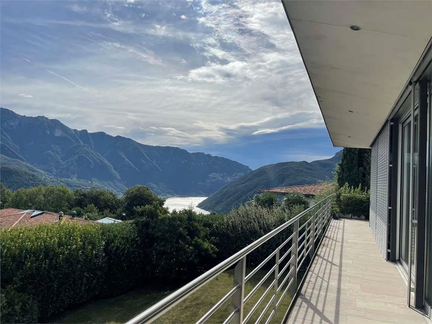 Villa in Lugano with magnificent lake view - Photo 3 of 13