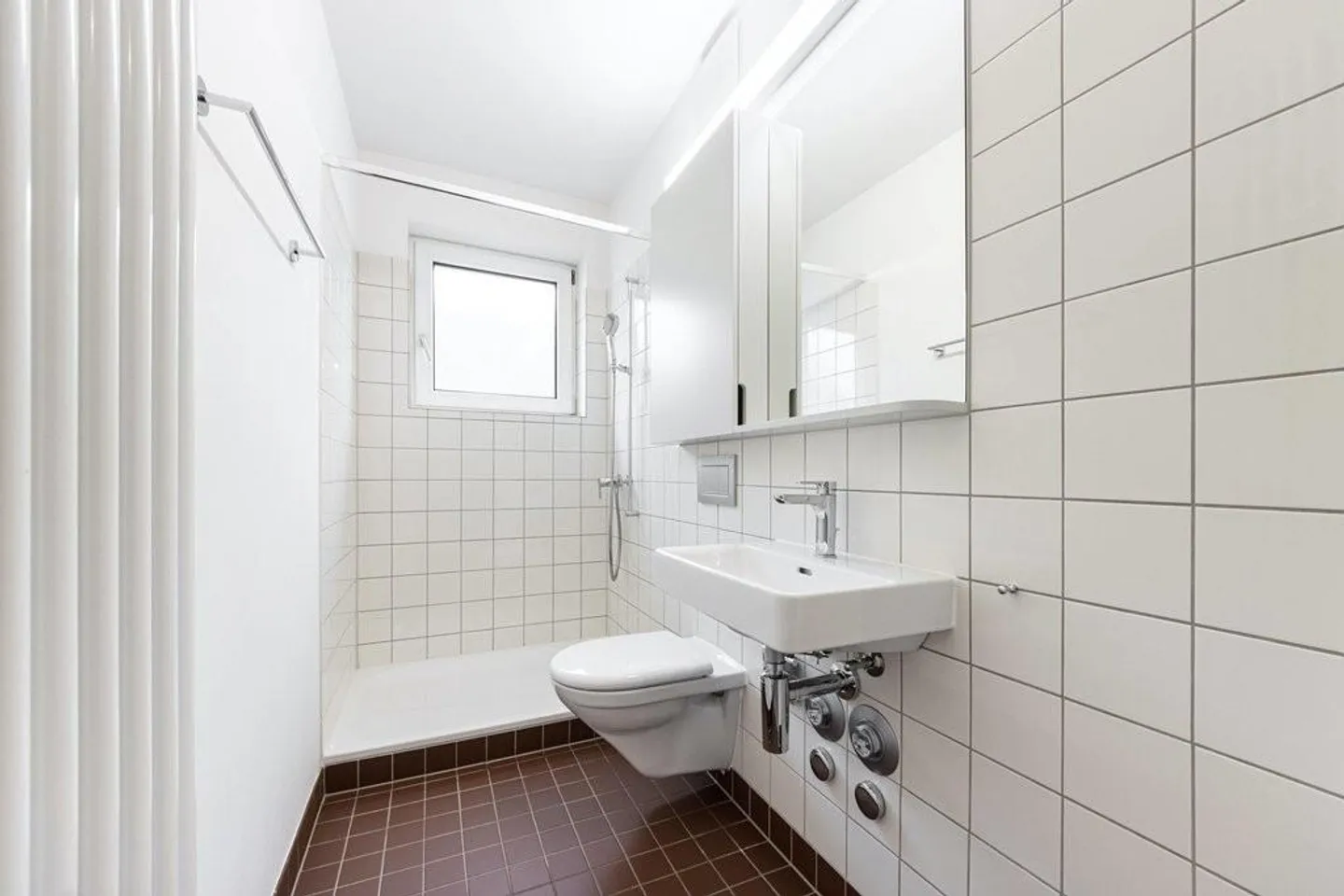 Old building apartment near the Kleinbasel riverside - Photo 3 of 5