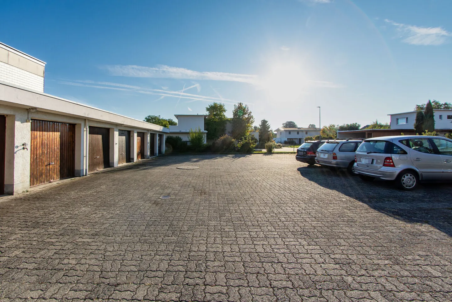 3.5-Room Corner House with Potential and View into the Green - Photo 7 of 17