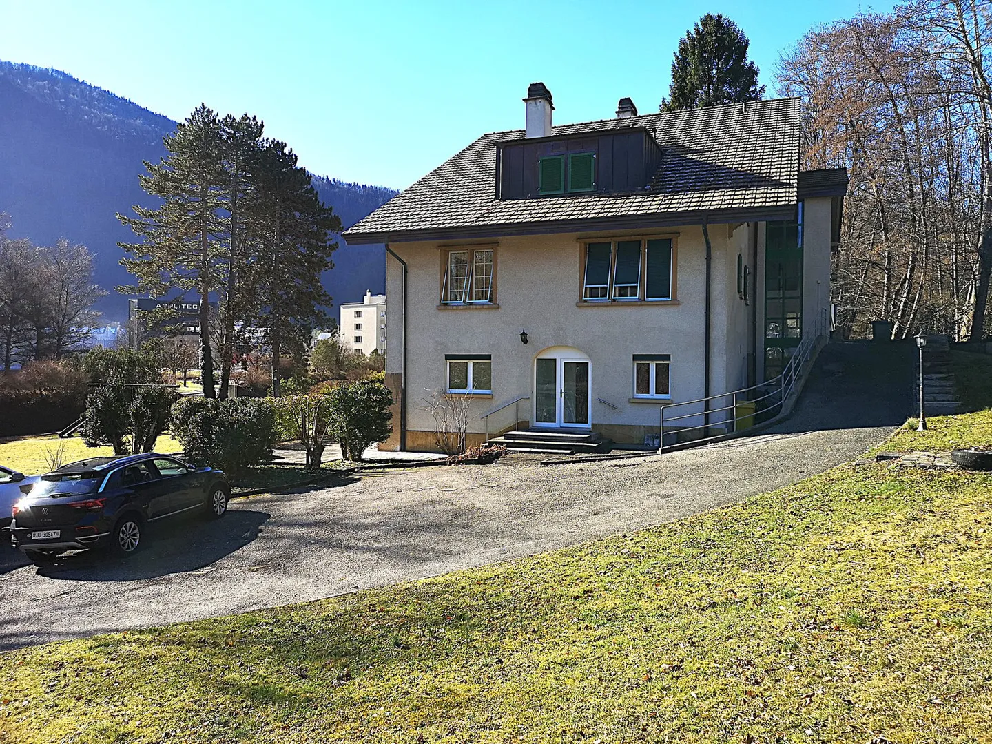 In vendita a Moutier un appartamento con terrazza, completamente ristrutturato nel 2024 - Foto 3 di 16