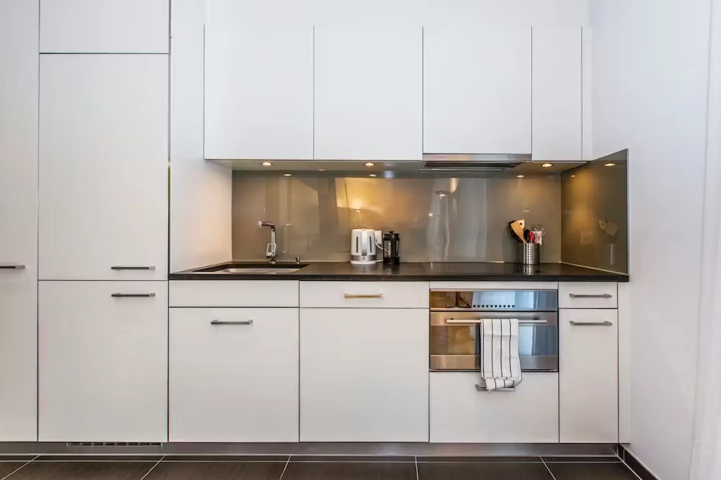 Appartement moderne à Zürich - Photo 2 sur 9