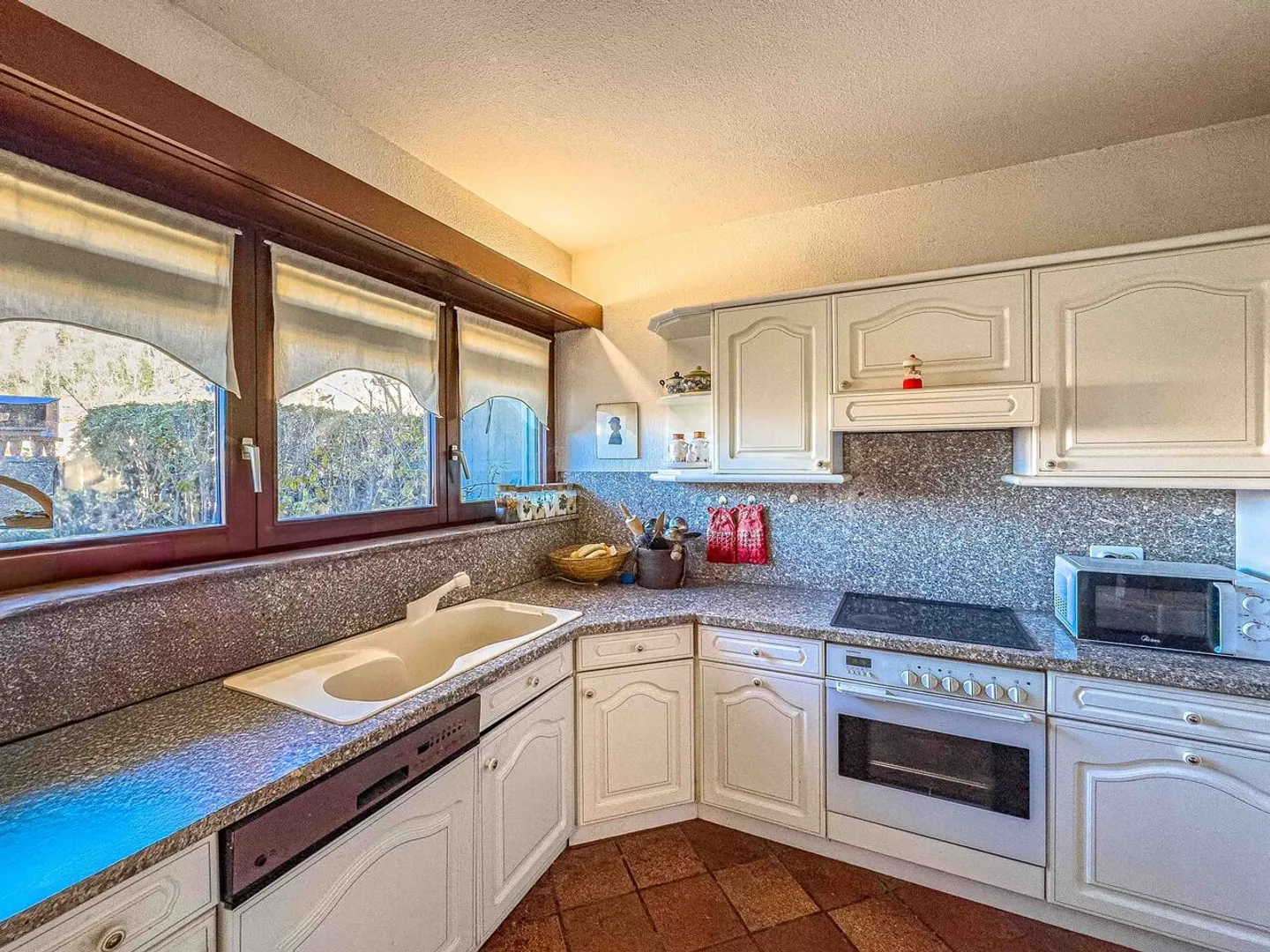 Geräumiges Doppelhaus mit Garten in Melano - Foto 5 von 7