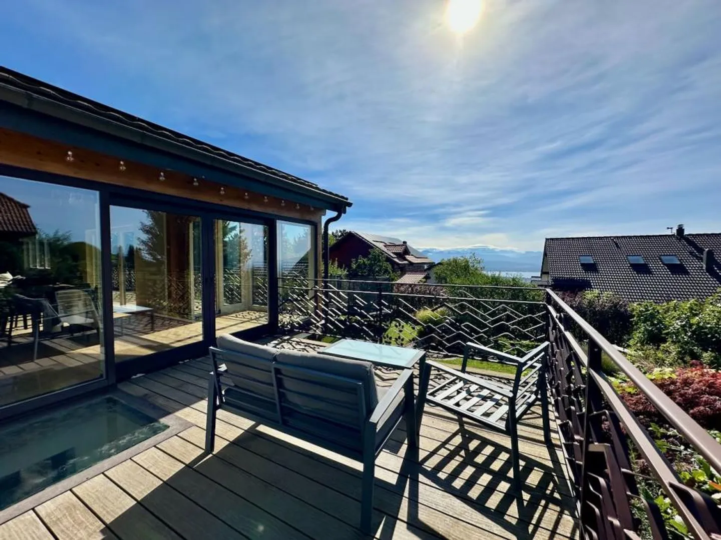 Spacious renovated chalet in Arzier, close to the center and amenities - Photo 2 of 13