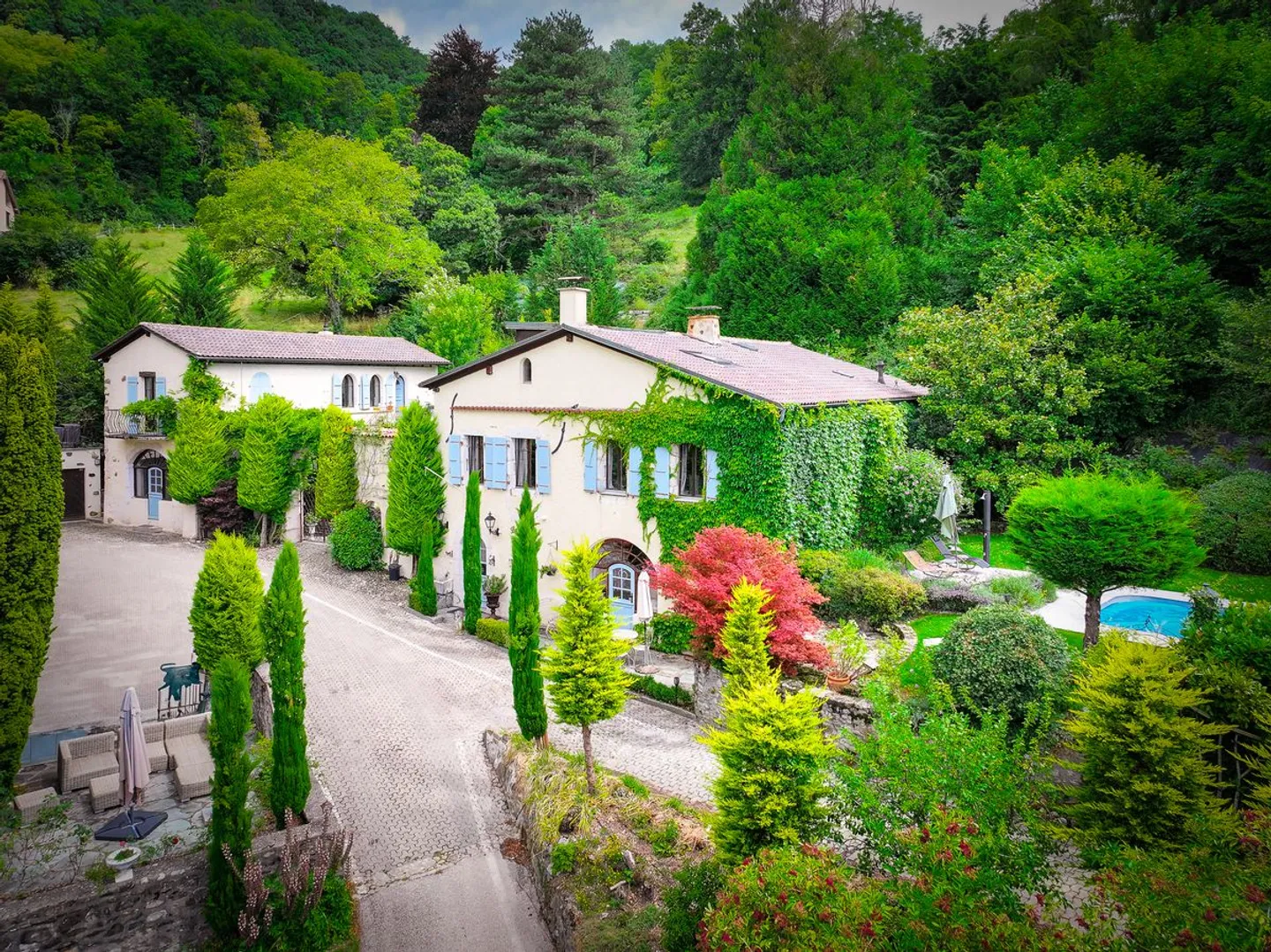 Charakterresidenz mit Seeblick und außergewöhnlichem Potenzial - Foto 1 von 7