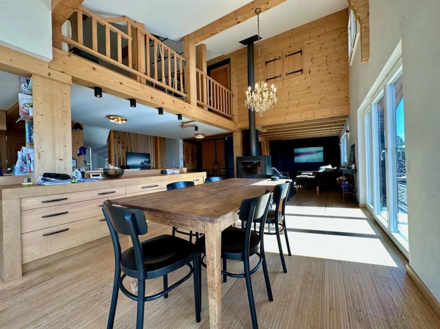 Spacious renovated chalet in Arzier, close to the center and amenities - Photo 9 of 13