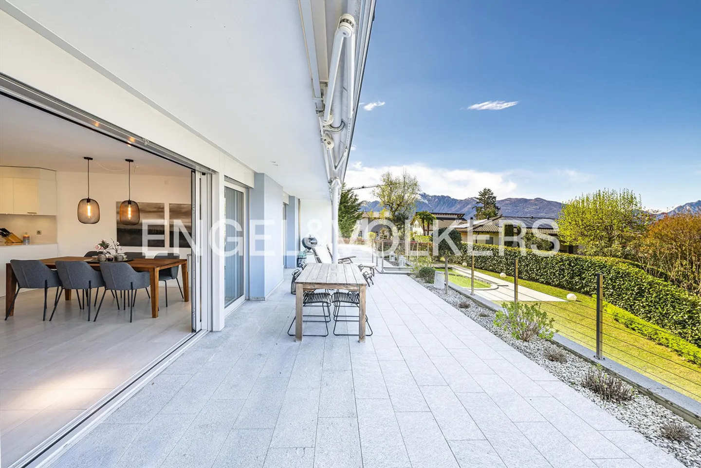 Stylish Garden Apartment in the Green - Photo 2 of 8