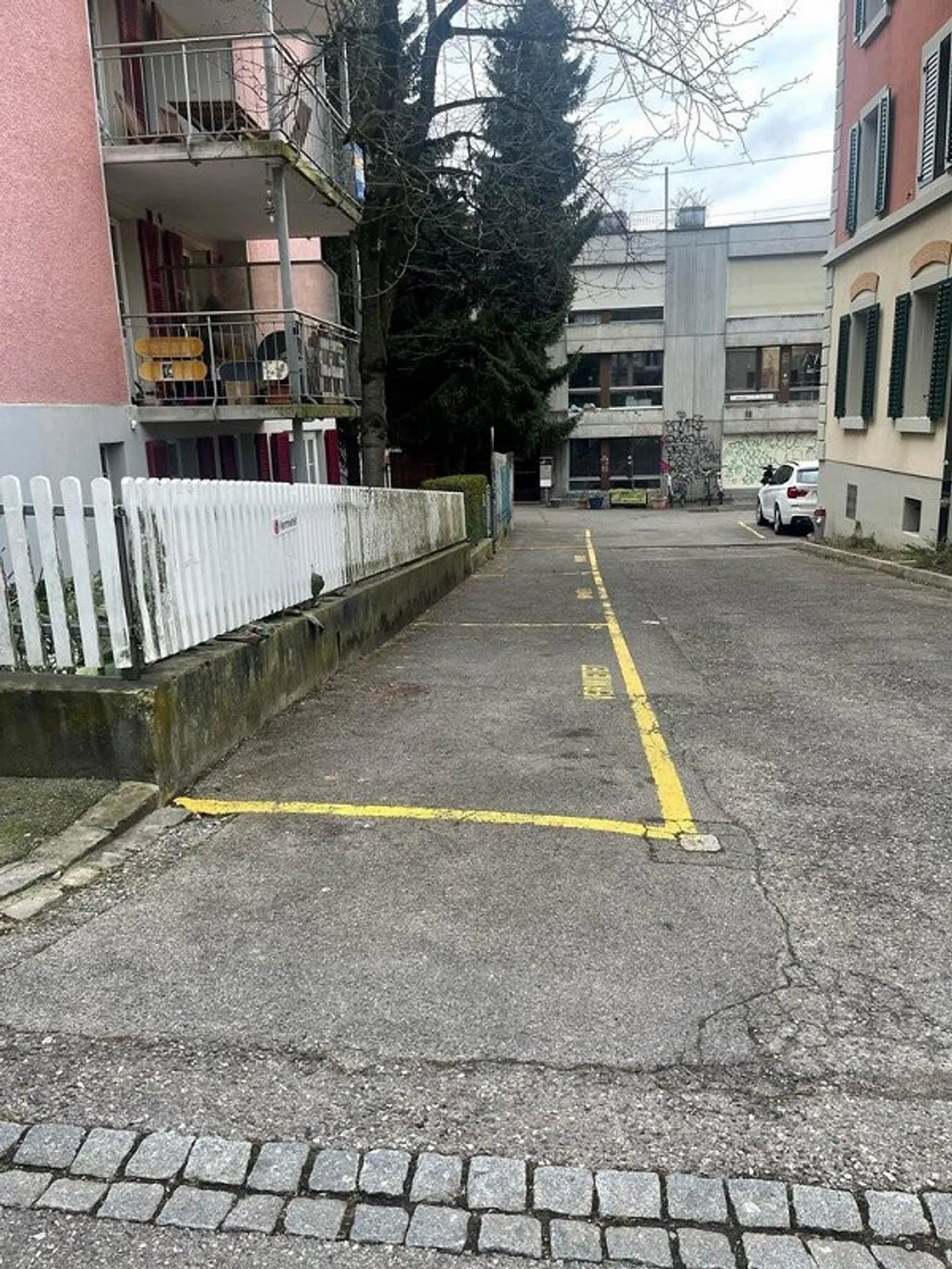 Outdoor parking in Lorraine - Photo 3 of 3