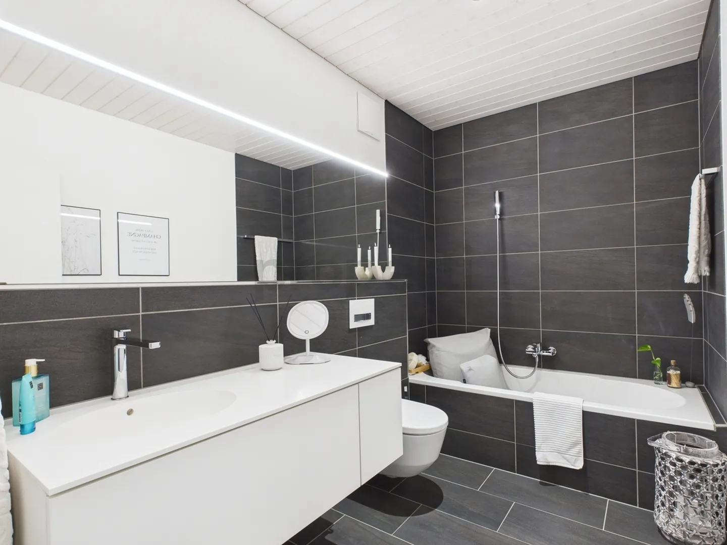 Modern 5.5-room penthouse apartment in Erlinsbach with beautiful terrace - Photo 8 of 11