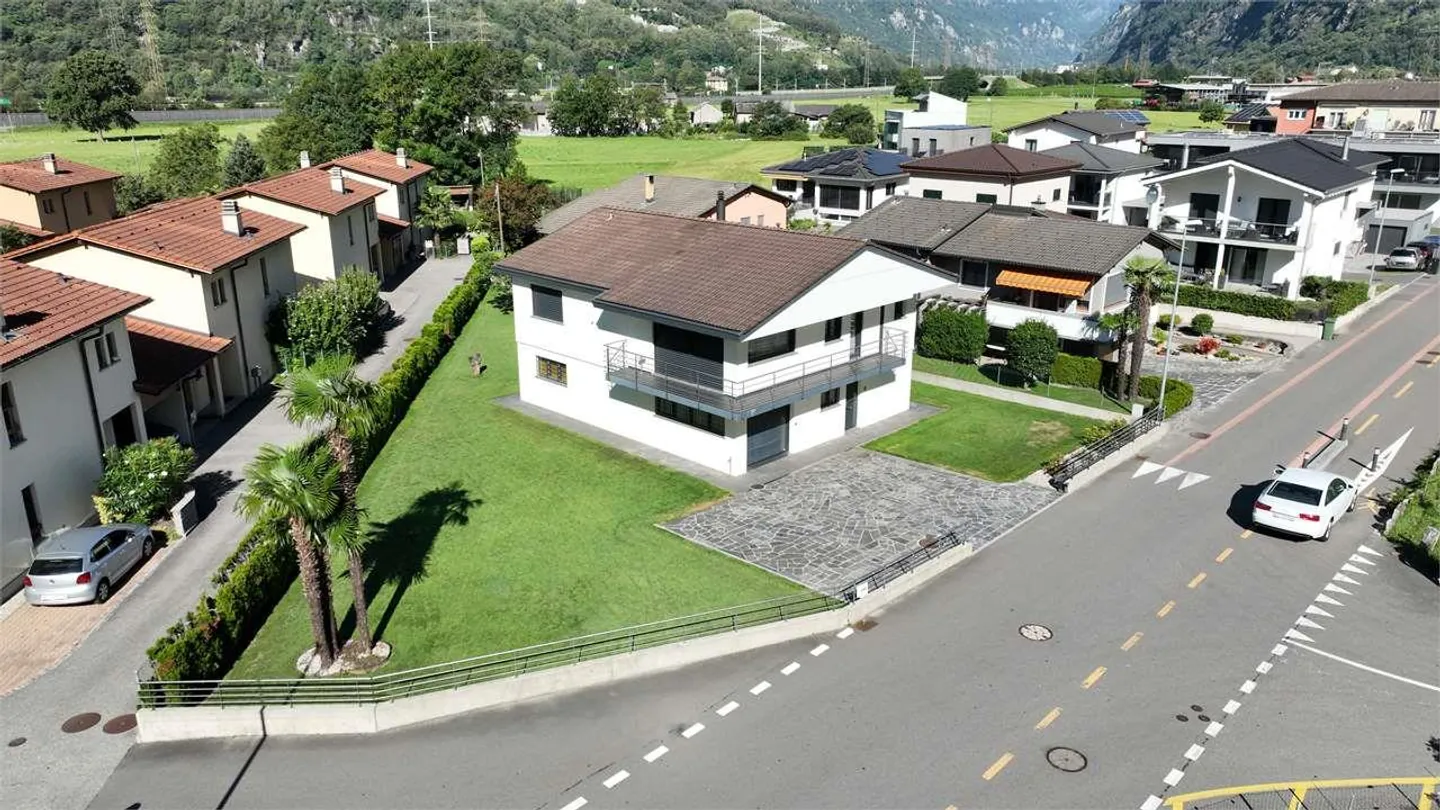 Maison avec grand jardin - Photo 1 sur 13