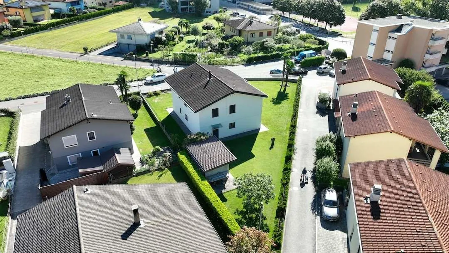 Maison avec grand jardin - Photo 2 sur 13