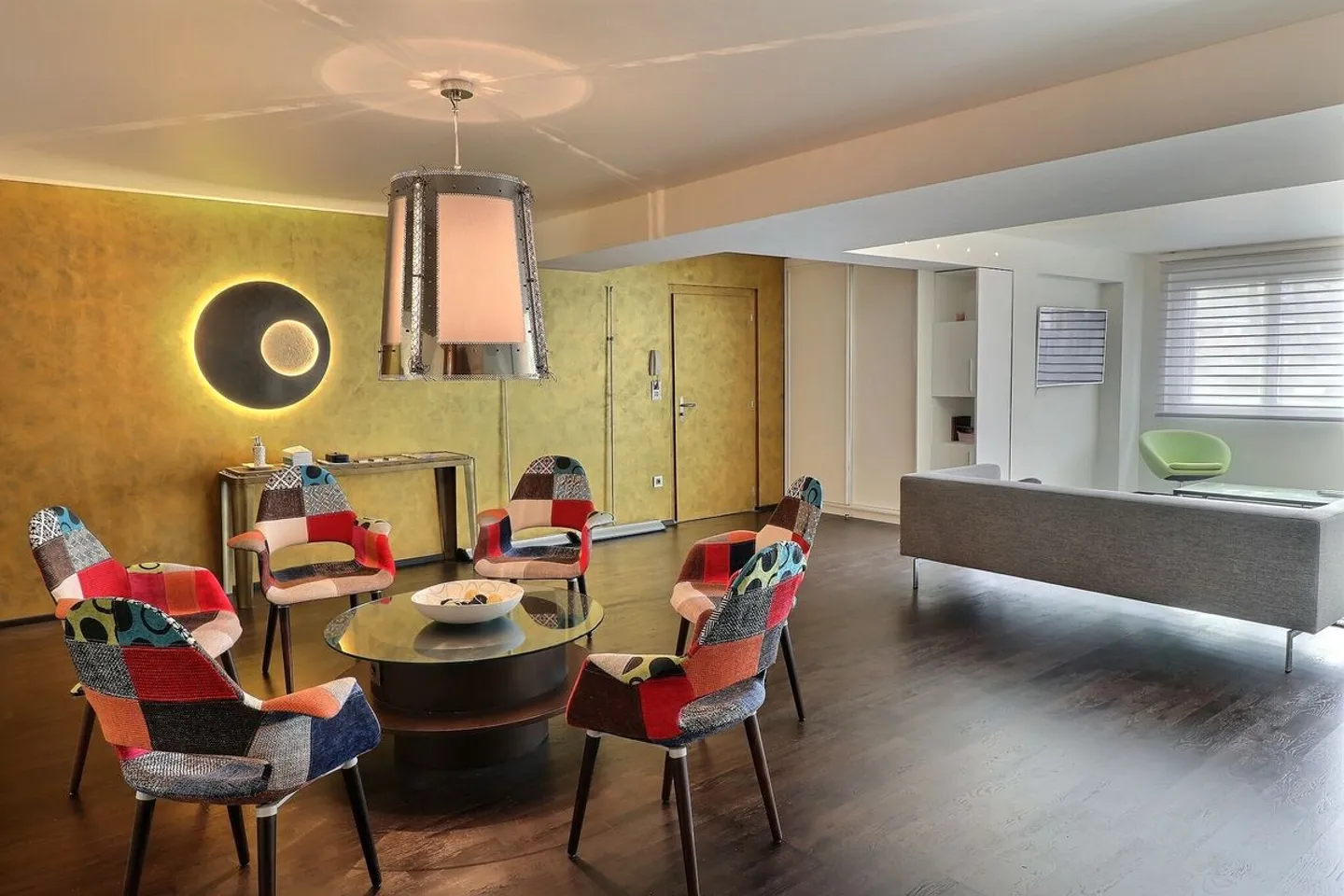 LOCAL COMMERCIAL HAUT STANDING AU CENTRE DE MONTREUX - Photo 1 sur 13