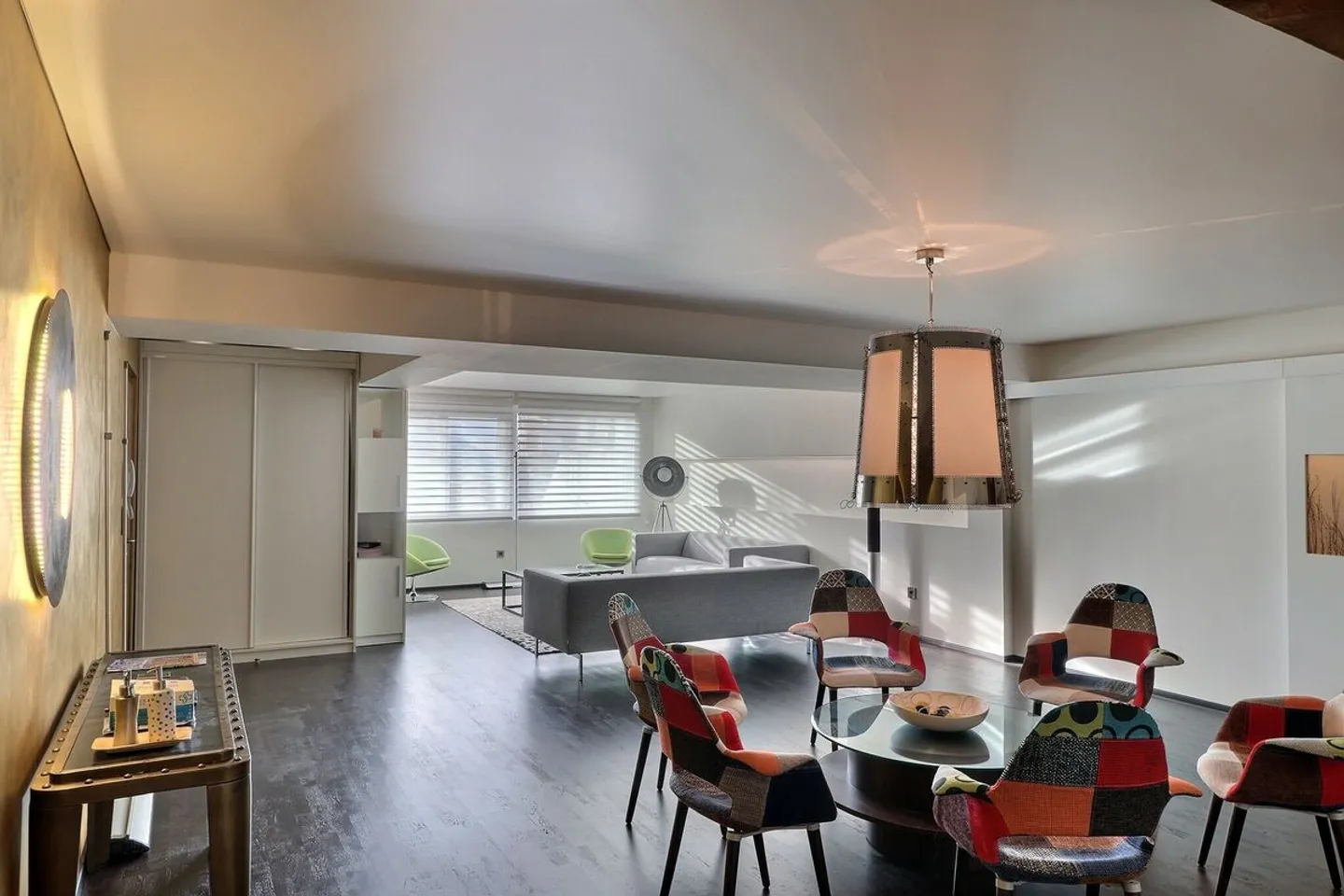 LOCAL COMMERCIAL HAUT STANDING AU CENTRE DE MONTREUX - Photo 2 sur 13