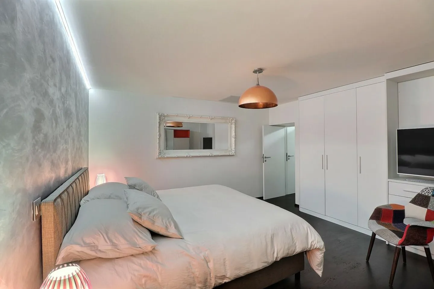 LOCAL COMMERCIAL HAUT STANDING AU CENTRE DE MONTREUX - Photo 8 sur 13