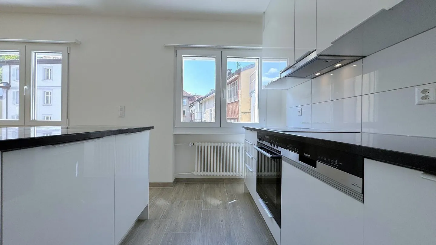 Première location après rénovation ! Appartement moderne de 4,5 pièces avec balcon à Saint-Gall - Photo 3 sur 12