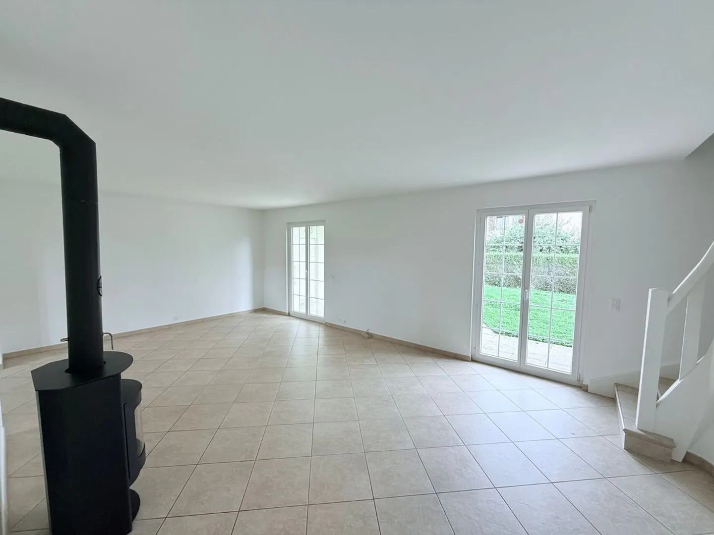 Charmante Doppelhaushälfte mit 7 Zimmern in Vessy - Foto 3 von 13