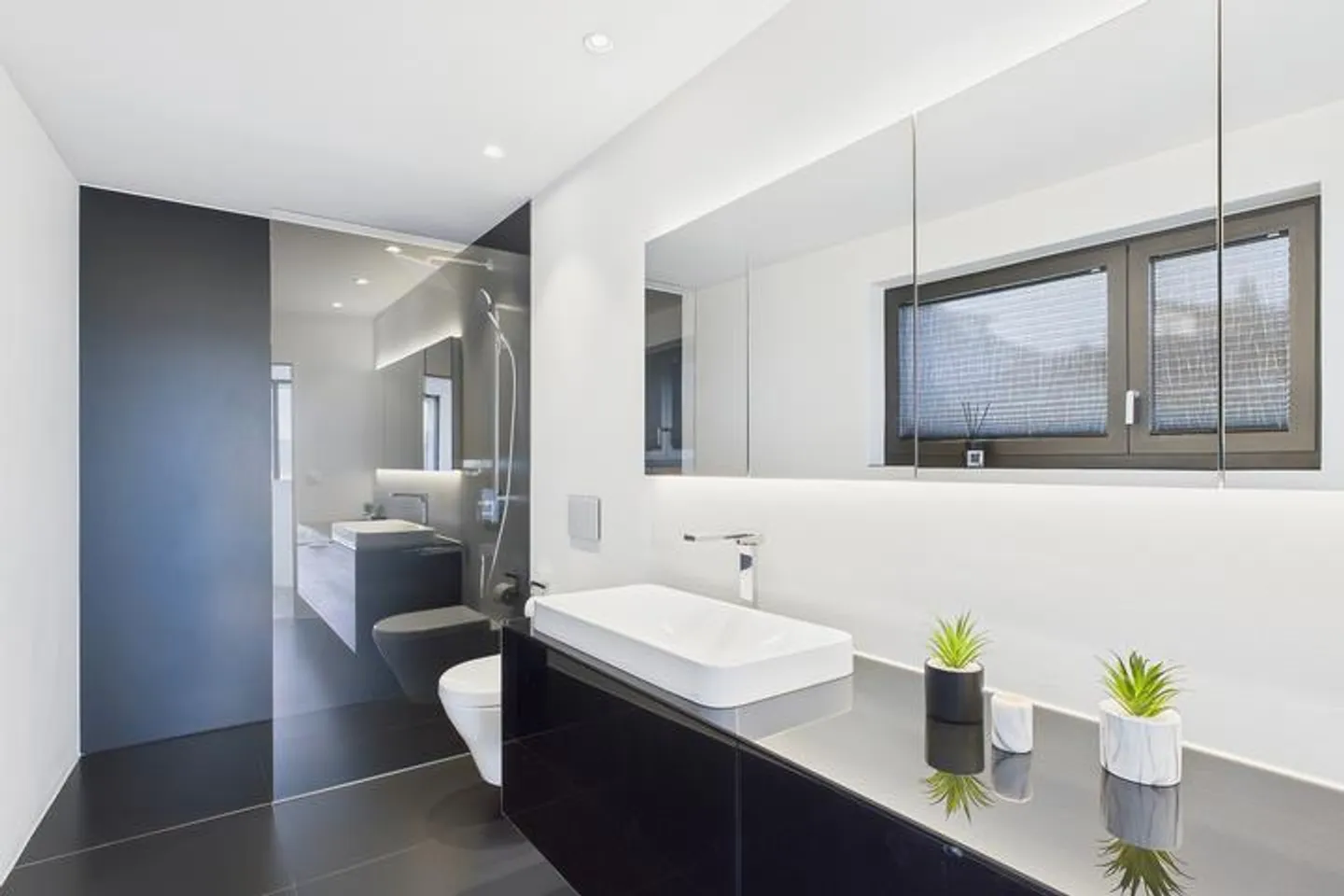 MODERNES ARCHITEKTENHAUS MIT ZEITLOSER BETONÄSTHETIK - Foto 5 von 8