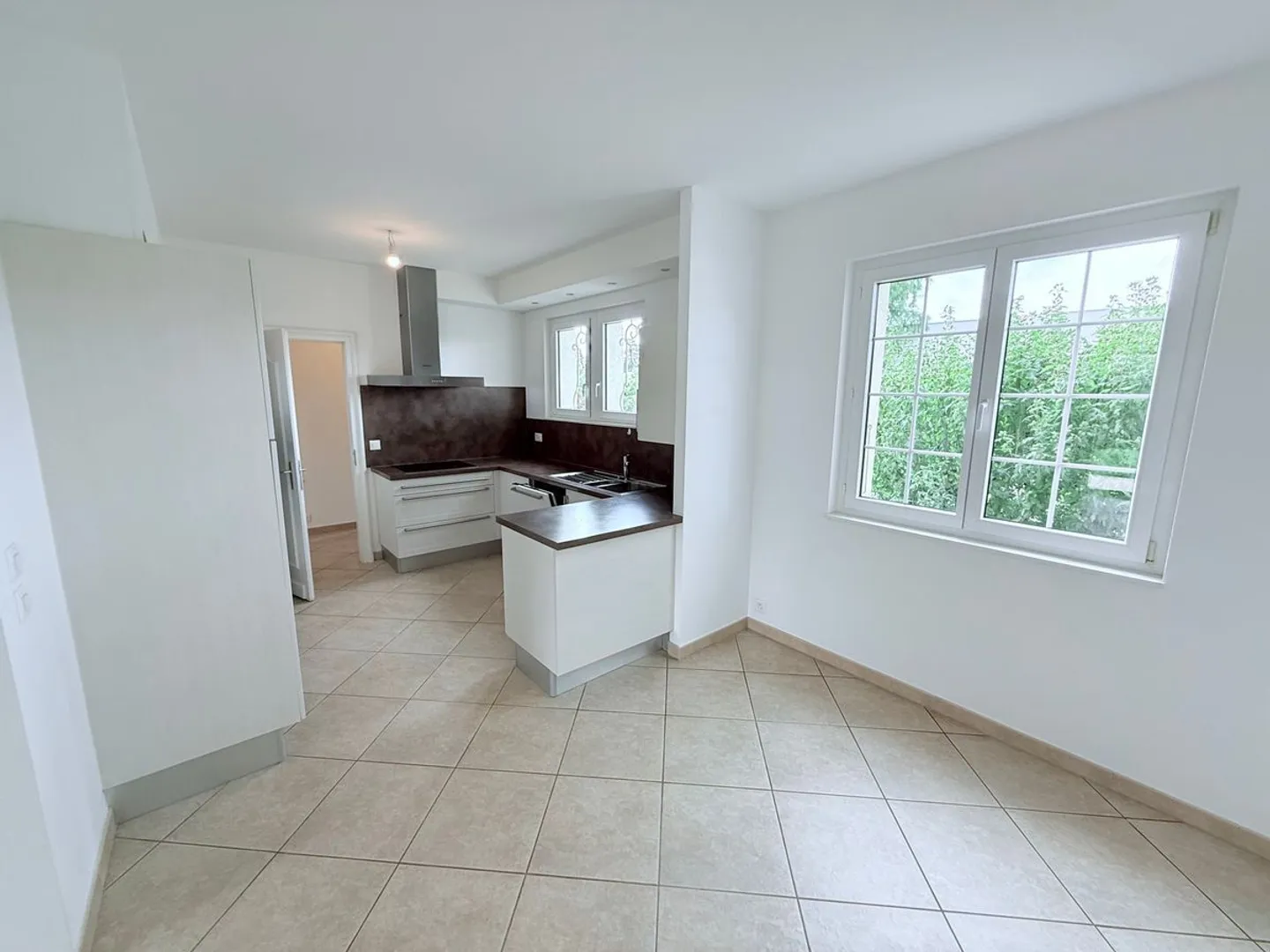 Charmante Doppelhaushälfte mit 7 Zimmern in Vessy - Foto 4 von 13