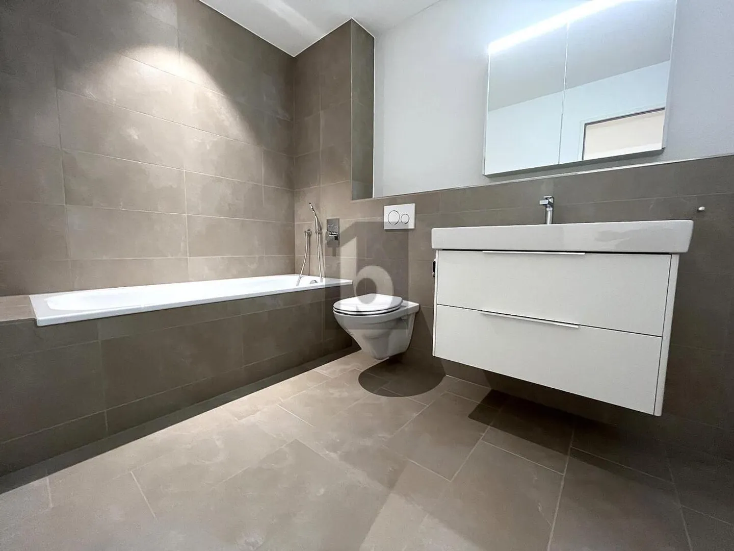 NEW AND LUXURIOUS - Photo 3 of 6