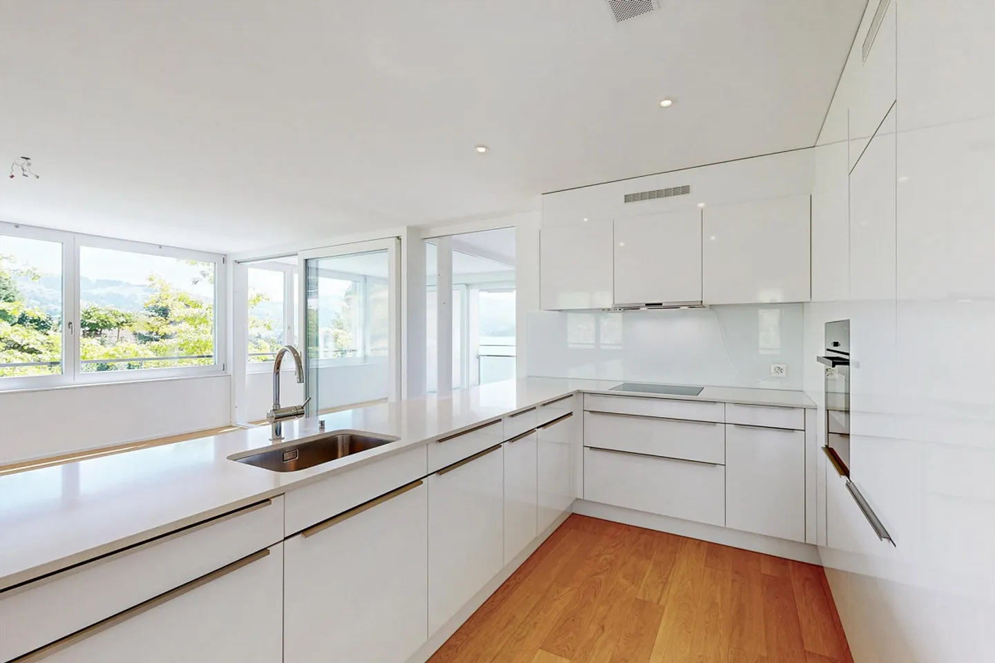Looking for lake view and comfort? Here you will find it! - Photo 3 of 11