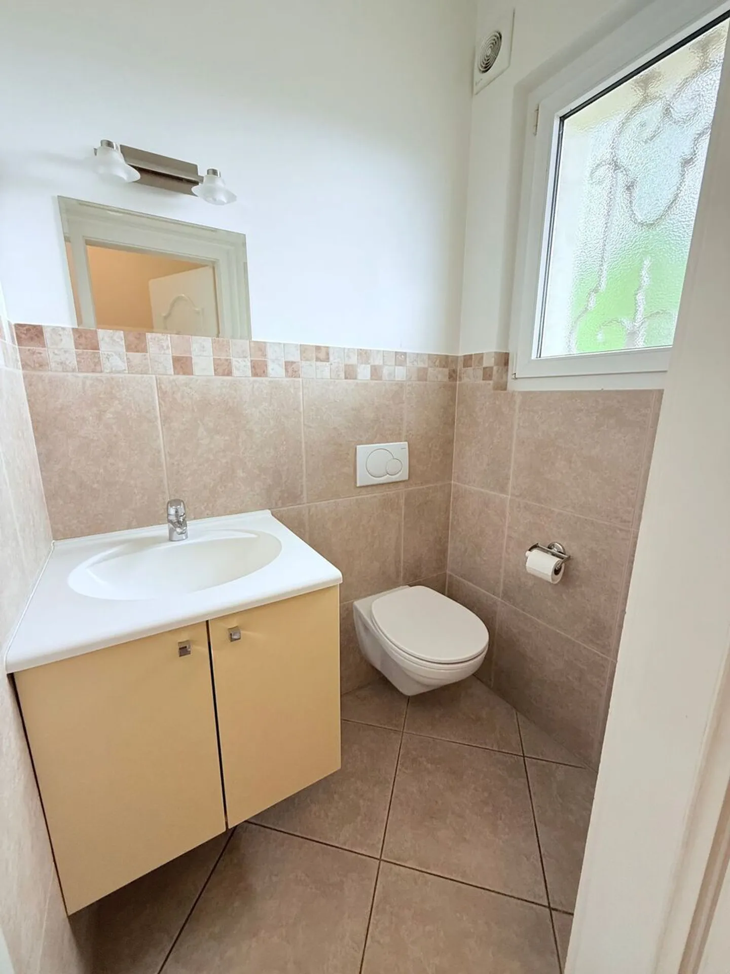 Charmante Doppelhaushälfte mit 7 Zimmern in Vessy - Foto 9 von 13