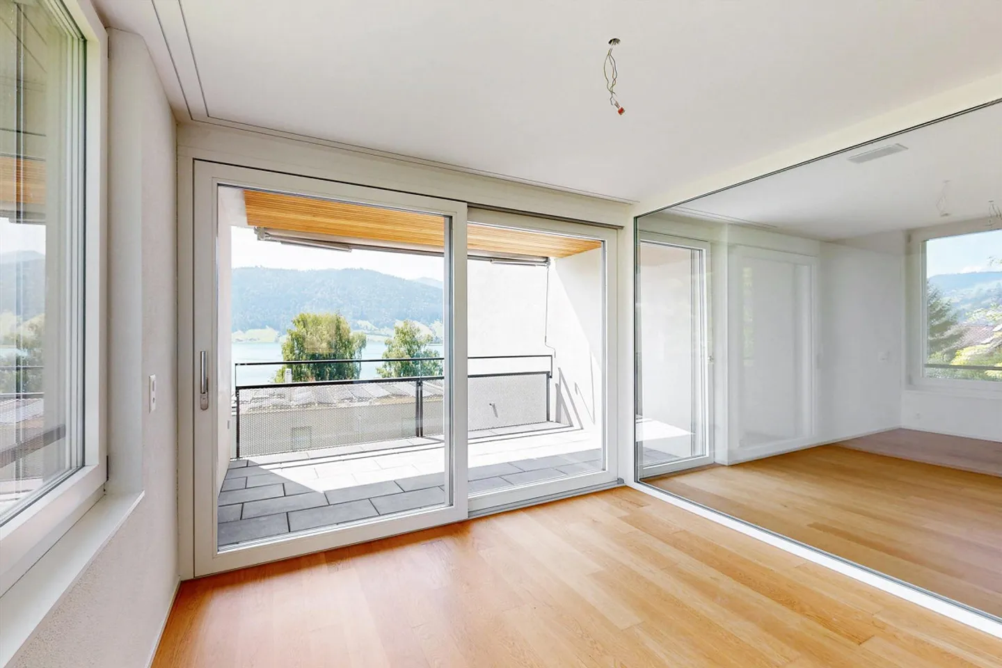 Looking for lake view and comfort? Here you will find it! - Photo 5 of 11