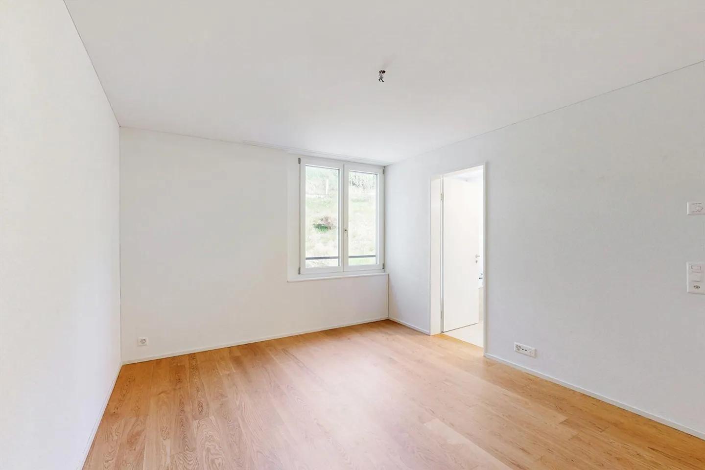 Looking for lake view and comfort? Here you will find it! - Photo 7 of 11