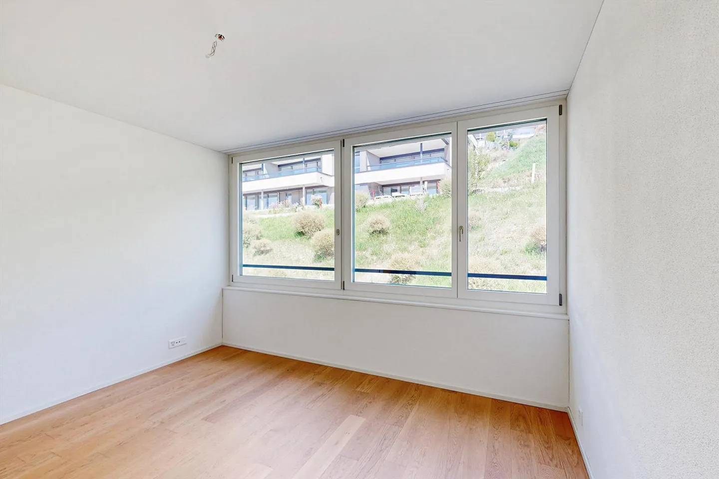 Looking for lake view and comfort? Here you will find it! - Photo 9 of 11