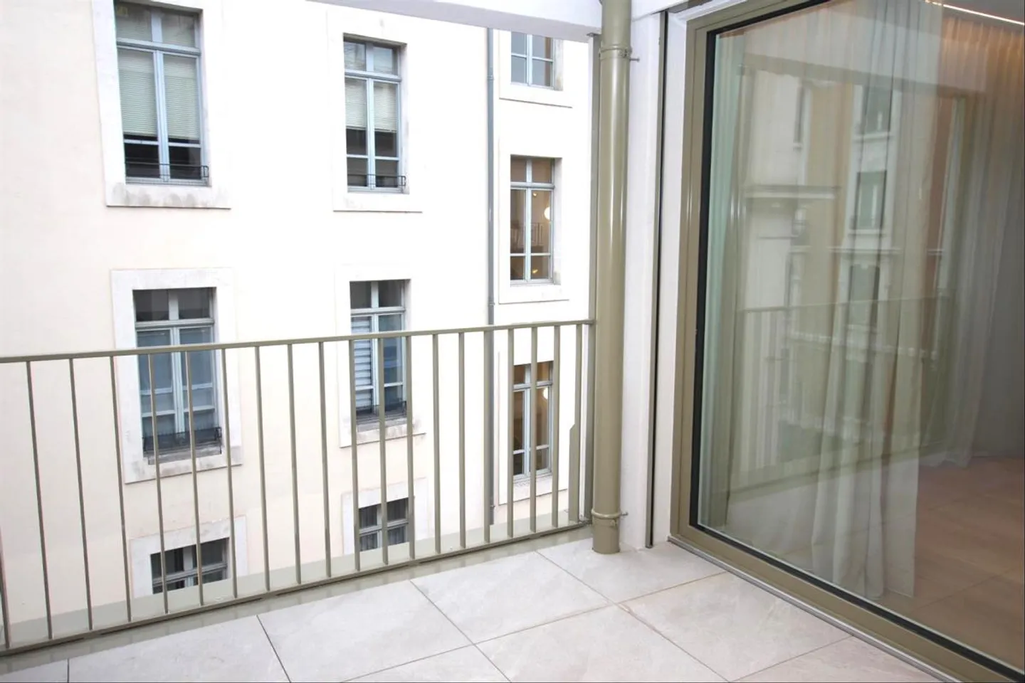 Appartamento Moderno con Terrazza - Foto 6 di 10