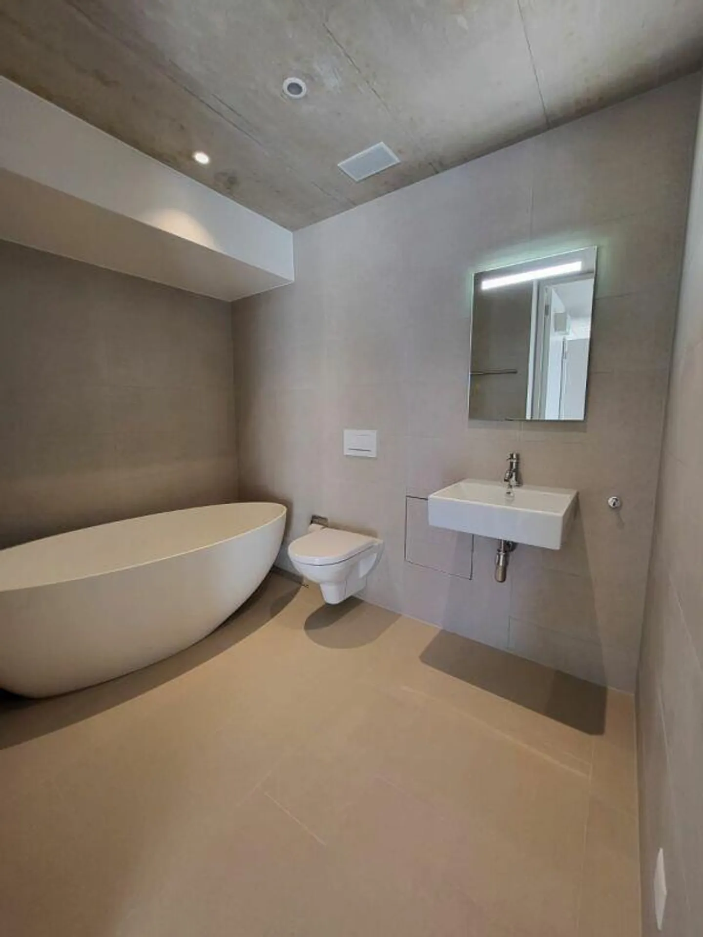 Charmante 4.5-Zimmer-Erdgeschosswohnung mit sonnenverwöhntem Garten - Foto 4 von 11