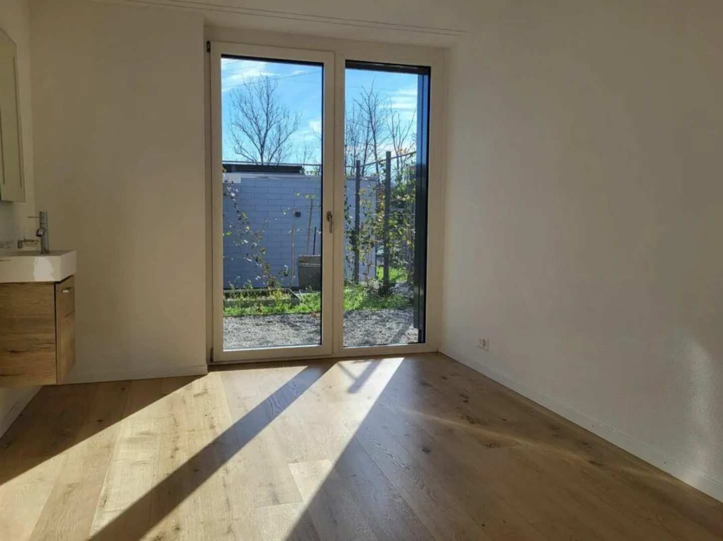 Charmante 4.5-Zimmer-Erdgeschosswohnung mit sonnenverwöhntem Garten - Foto 5 von 11