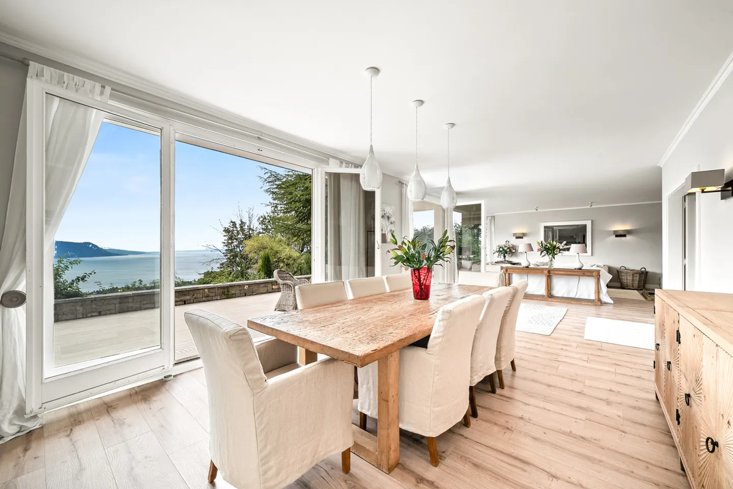 Stunning property with pool, panoramic view above Montreux - Photo 5 of 22