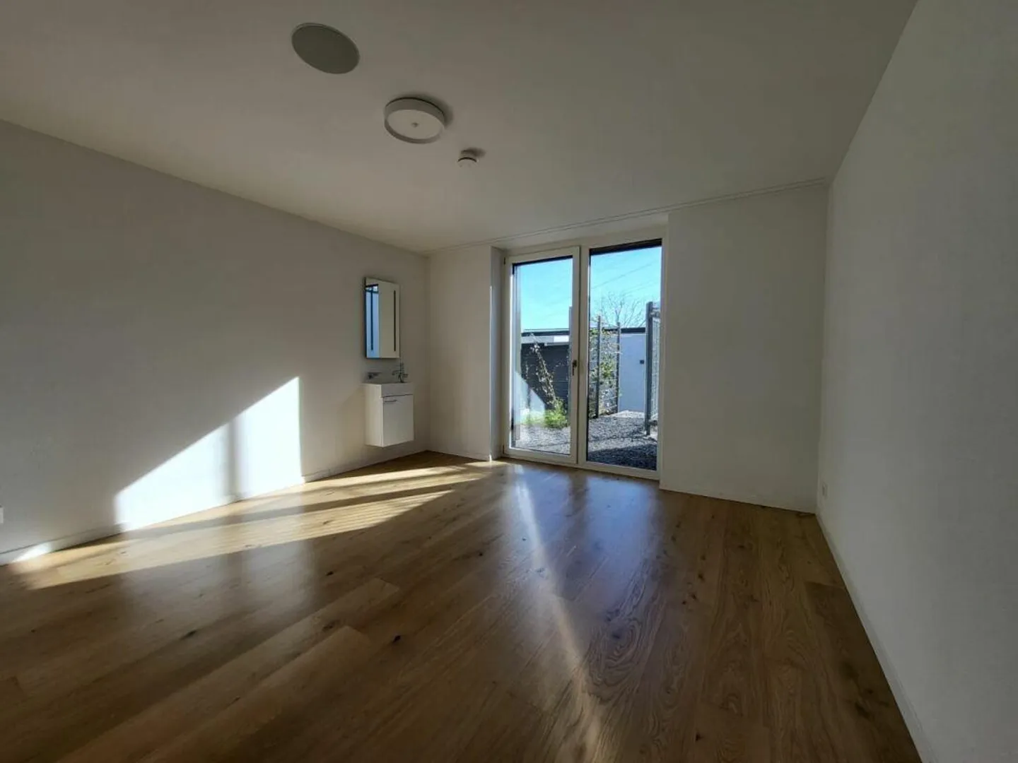 Charmante 4.5-Zimmer-Erdgeschosswohnung mit sonnenverwöhntem Garten - Foto 6 von 11