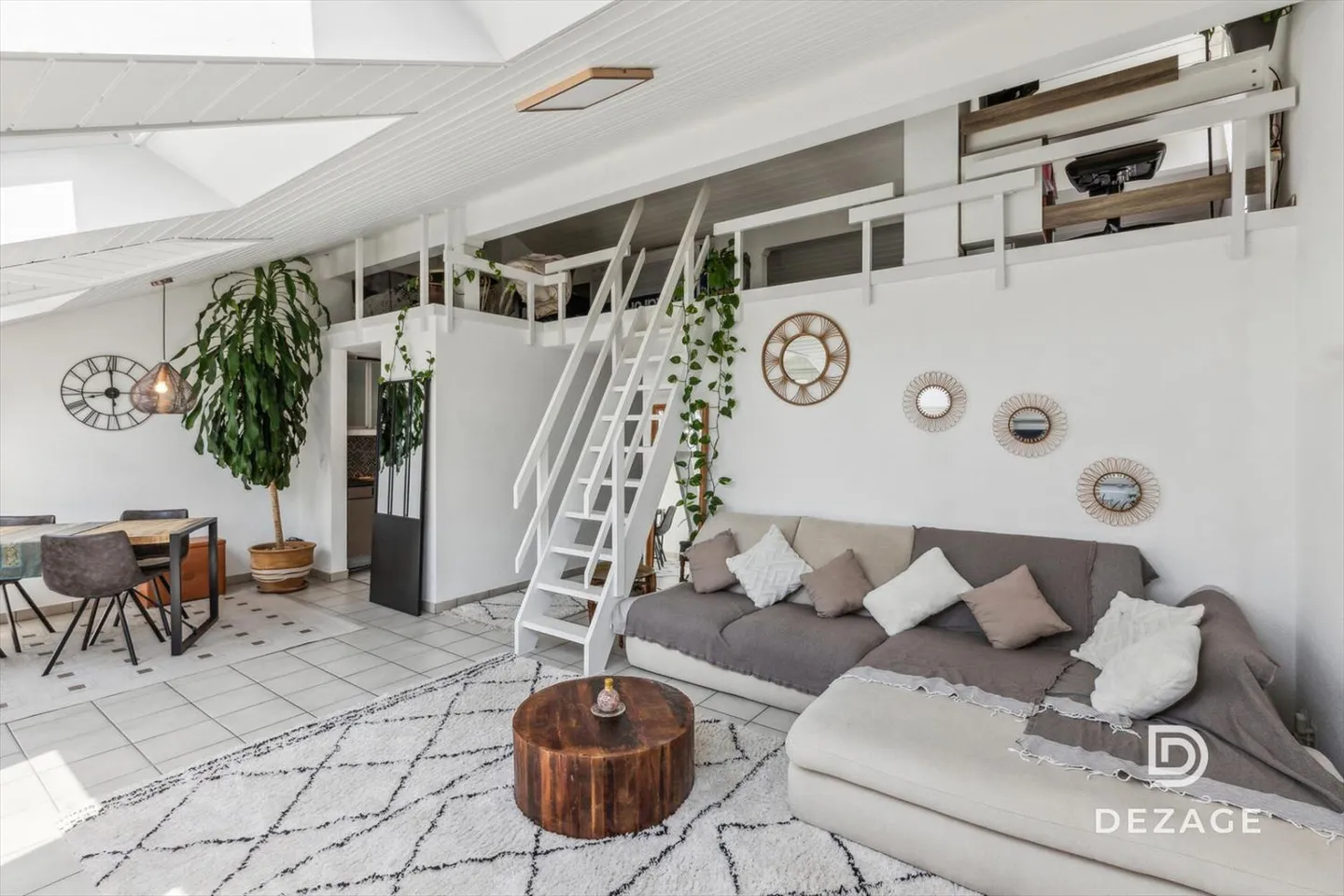 Renovated apartment on the top floor, quiet in La Croix-sur-Lutry - Photo 2 of 13