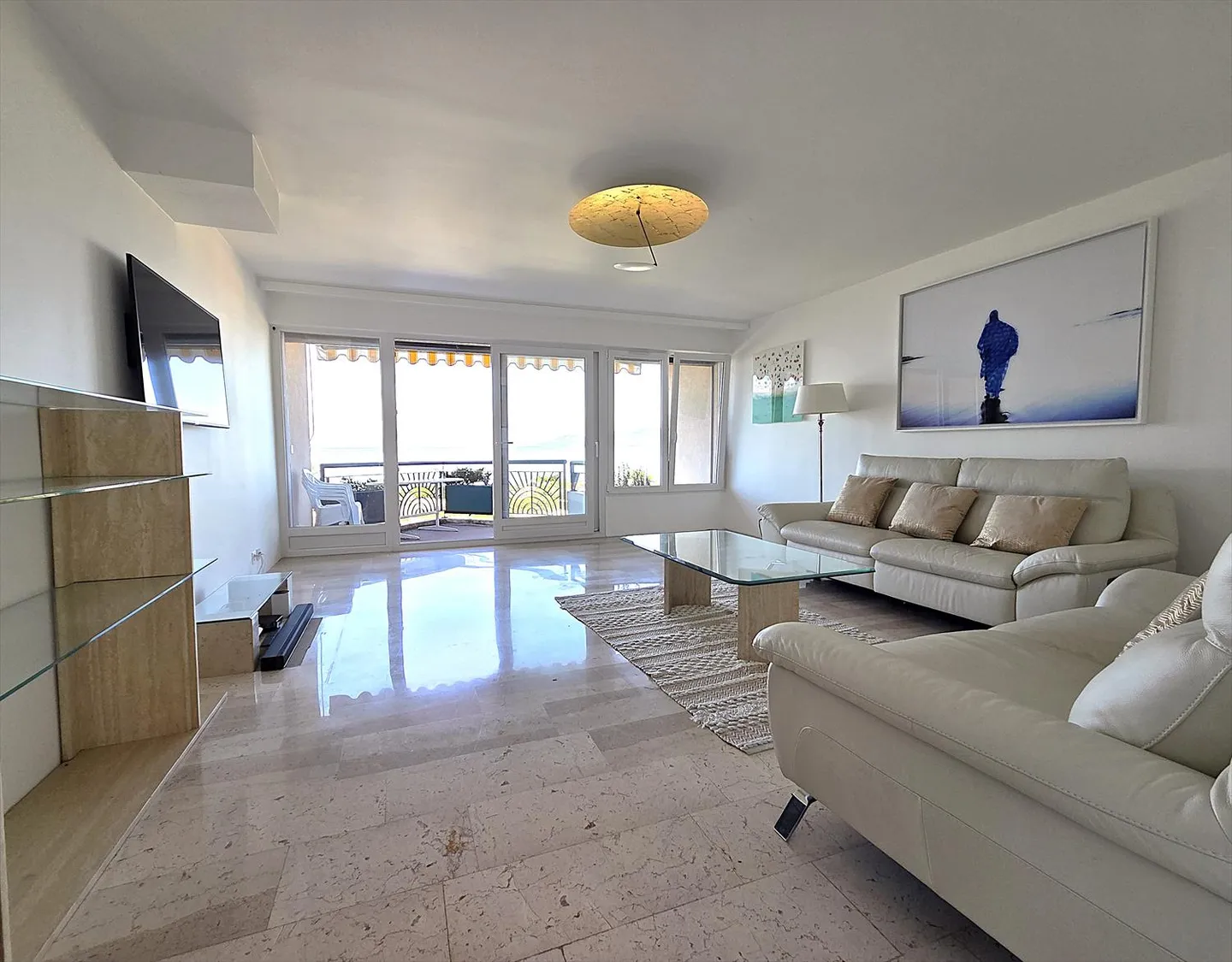 Beautiful 3.5-room apartment with foot in the water - Photo 6 of 18