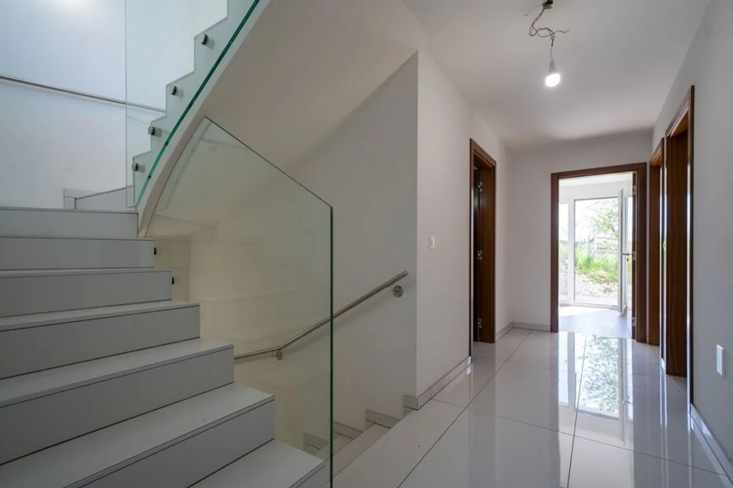 Spaziosa villa moderna di 7,5 stanze al lago di Morat - Foto 10 di 19