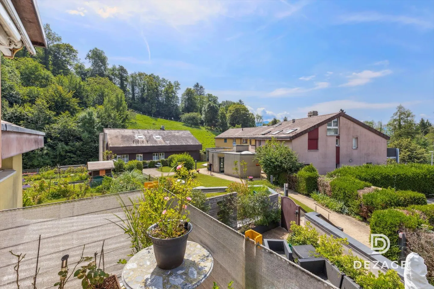 Renovated apartment on the top floor, quiet in La Croix-sur-Lutry - Photo 1 of 13