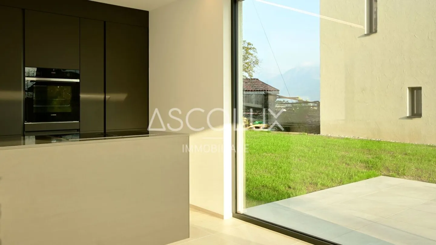 Charming Ground Floor Apartment - Photo 2 of 13