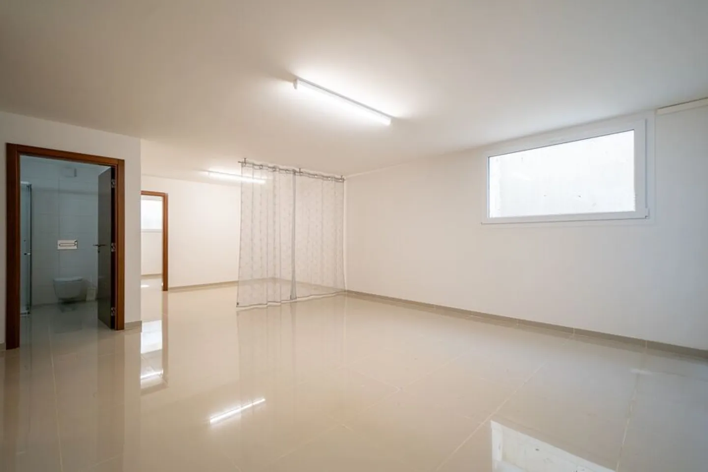 Spaziosa villa moderna di 7,5 stanze al lago di Morat - Foto 16 di 19