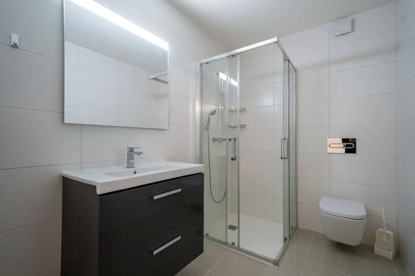 Spaziosa villa moderna di 7,5 stanze al lago di Morat - Foto 17 di 19