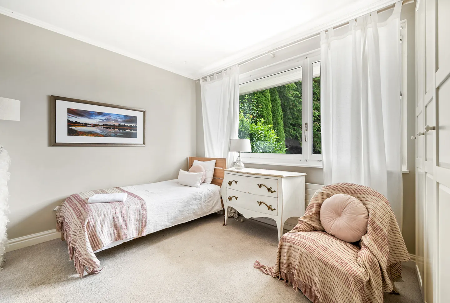 Stunning property with pool, panoramic view above Montreux - Photo 18 of 22