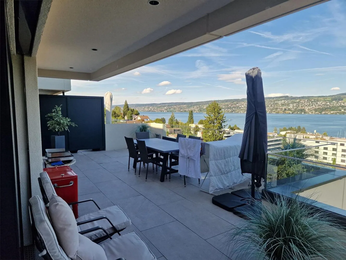 Atemberaubende Seen- und Bergblicke – modernes 2,5-Zimmer-Smart-Home-Apartment - Foto 6 von 9