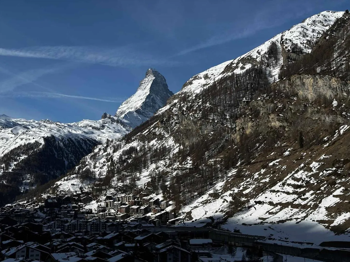 Esclusivo appartamento attico a Zermatt con vista unica sul Cervino - Foto 2 di 12