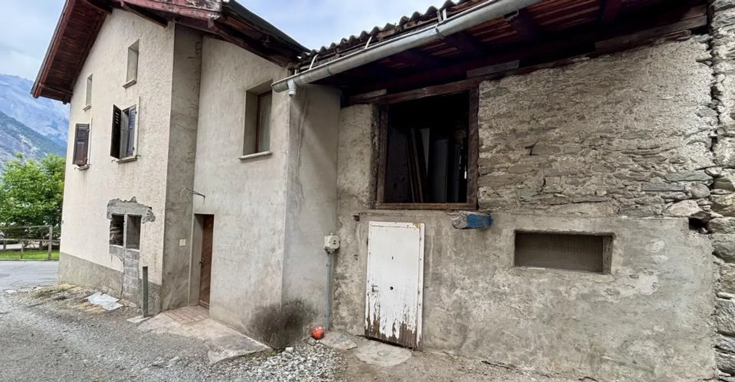 6003M-Riddes. Village house with great renovation potential - Photo 1 of 9
