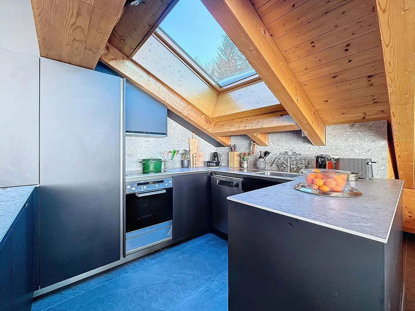 Esclusivo appartamento attico a Zermatt con vista unica sul Cervino - Foto 5 di 12