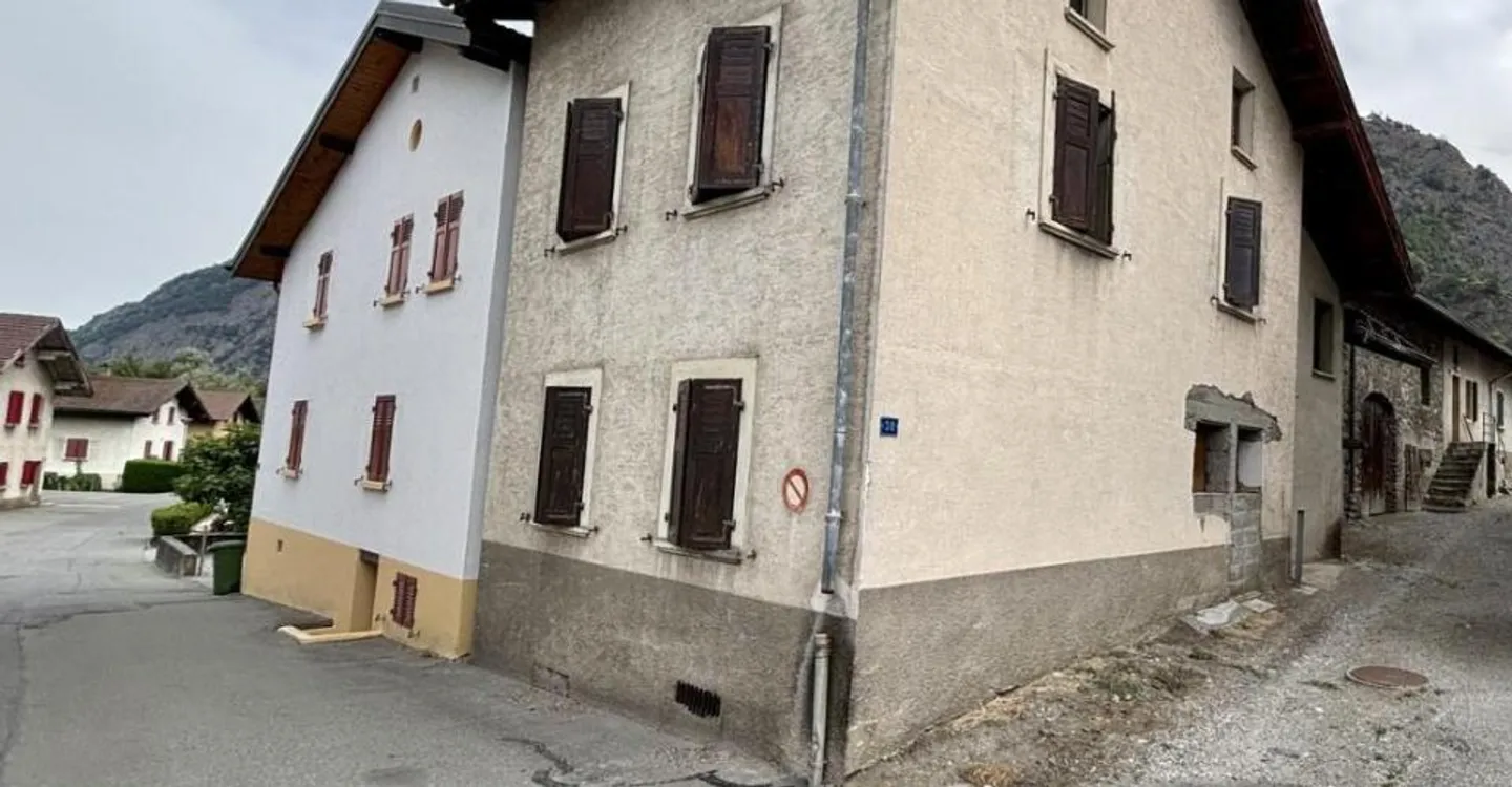 6003M-Riddes. Village house with great renovation potential - Photo 2 of 9
