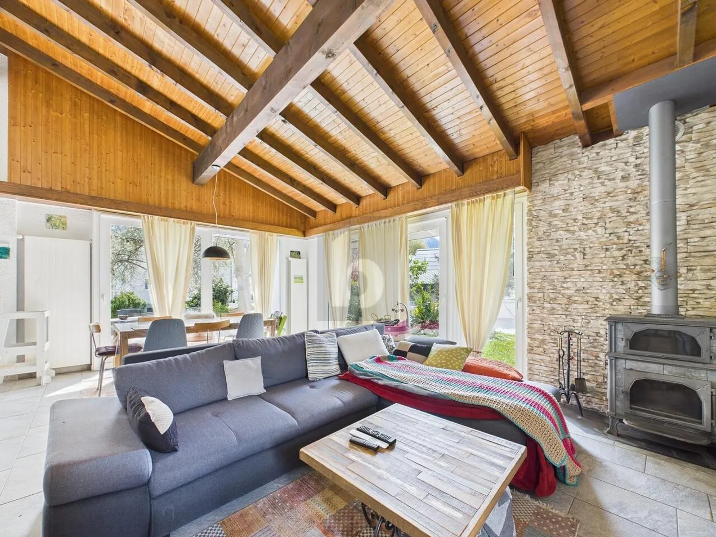 CASA CON UN APPARTAMENTO INDIPENDENTE - Foto 2 di 6