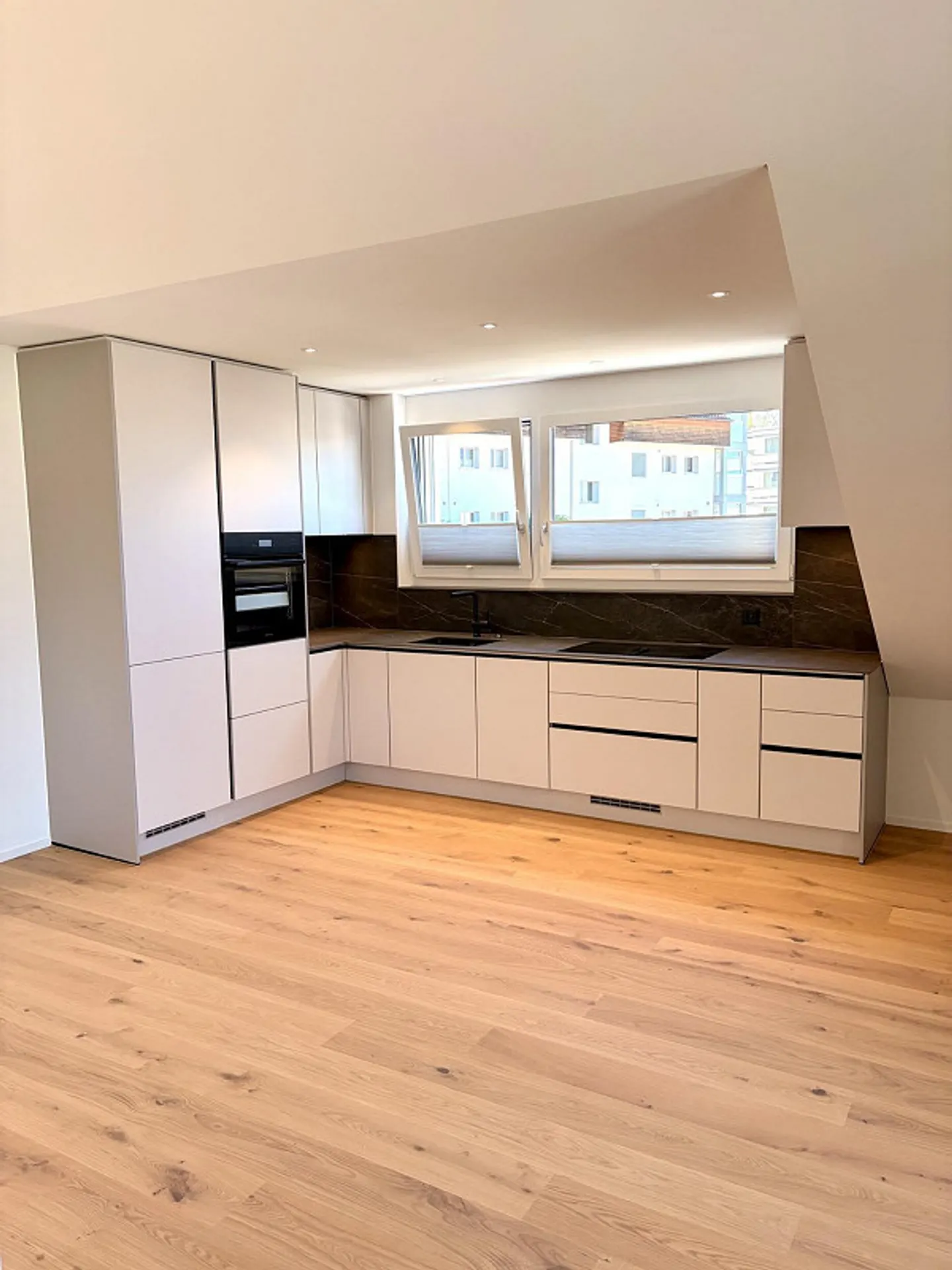 Charmante Wohnung mit Seeblick - Foto 2 von 10